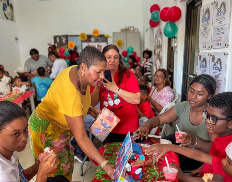 Cónsul dominicana en Hamburgo realiza fiesta navideña para niños especiales de Samaná