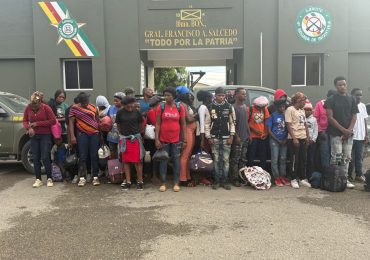 Video | Unidades de drones del Ejército detectan a 34 haitianos indocumentados que se ocultaban en una construcción en Dajabón