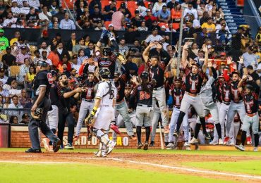 Video | Toros ganan reñido partido ante Águilas en Santiago