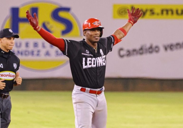 Video | Leones remontan para mantener invicto y llegan a tres victorias