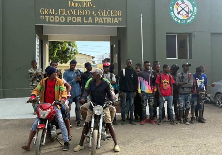 Video | Ejército presenta ante el MP a segundo teniente acusado de permitir el acceso de 33 indocumentados por Dajabón