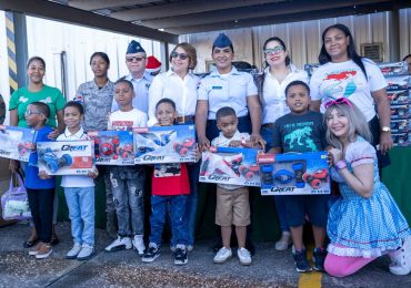 Comandancia General de la Fuerza Aérea, junto a la Asociación de Esposas de Oficiales, celebra el Día de los Reyes Magos con miles de niños