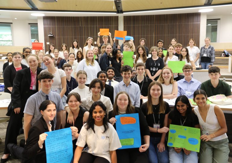 Video: La ONU Juventud en Australia cuestiona el veto a menores en las redes: "No protege, desconecta"