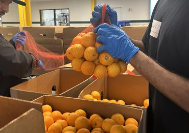 Miles de latinos abarrotan los bancos de comida en EE.UU. ante la asfixiante inflación