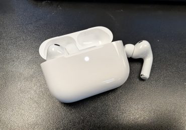 La traducción en tiempo real para los AirPods ya está disponible en la Unión Europea