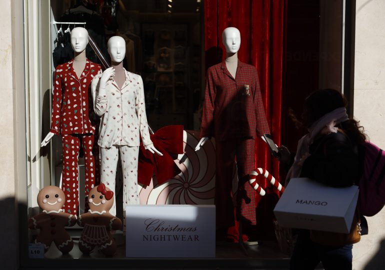 La Navidad cambia el protocolo de elegancia: ¿De gala o en pijama?