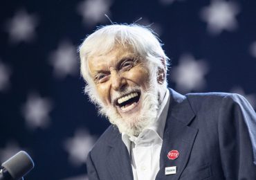 Dick Van Dyke celebra su 100 cumpleaños con la proyección de un documental sobre su vida