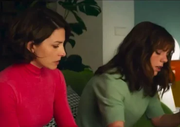 Video | Intensidad, emoción y misterio en las primeras imágenes de 'Amarga Navidad' de Almodóvar