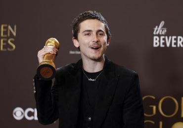 Timothée Chalamet se alza con el Globo de Oro a mejor actor de comedia o musical