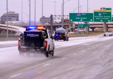 Casi la mitad de EE.UU. declara emergencia por temporal de nieve y hielo