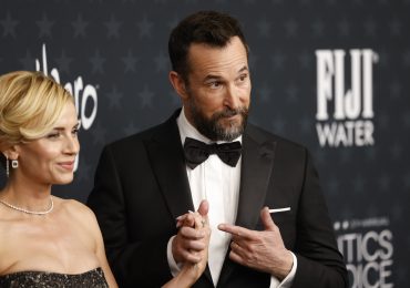 Noah Wyle le arrebata a Diego Luna el Globo de Oro a mejor actor masculino en serie