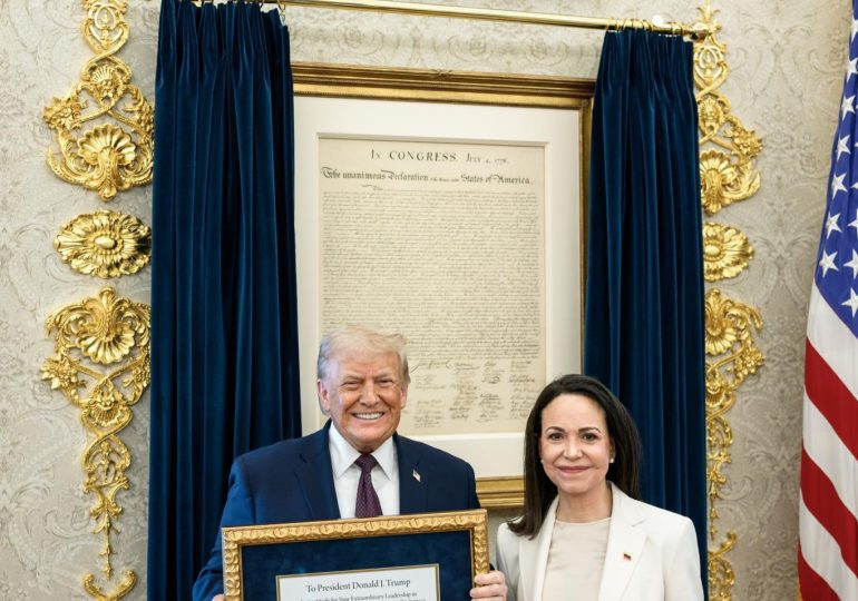 Machado entregó a Trump la medalla del Nobel enmarcada como mensaje de "gratitud"