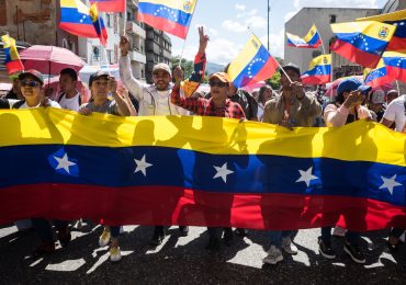 "Free Maduro" y "Bring them back!" exigen los chavistas que volvieron a marchar en Caracas