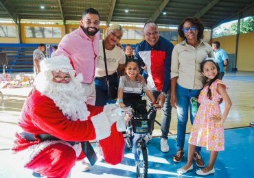 “Dibujando Sonrisas” vuelve a llenar de alegría a cientos de niños en sector Las Caobas