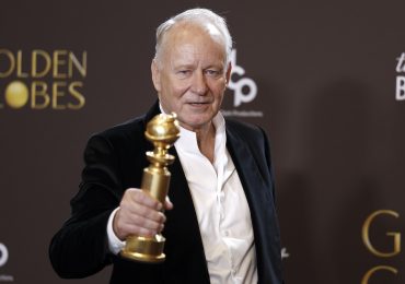 Stellan Skarsgård vence a Benicio Del Toro y gana el Globo de Oro a mejor actor de reparto