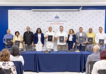 Medio Ambiente da apertura a temporada de avistamiento de ballenas jorobadas 2026 con firma de un acuerdo de gestión