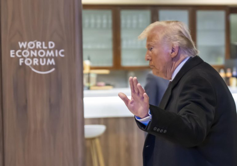 Trump dice que EEUU tendrá soberanía sobre el suelo de sus bases militares en Groenlandia