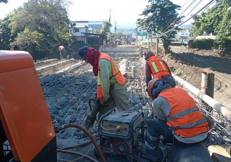 Avanza construcción de nuevo puente sobre río Camú, según MOPC