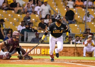 Alberto Rodríguez es golpeado en el rostro durante partido entre Águilas Cibaeñas