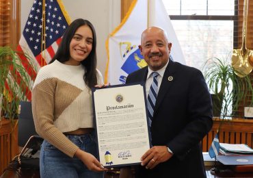 Alcaldía de Lawrence reconoce a la periodista Stephanie Hilario Soto