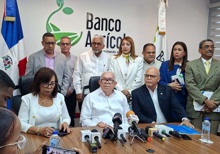 Banco Agrícola exhibe resultados y controles ante críticas sobre su manejo