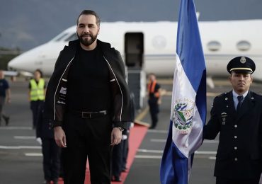 Bukele llega a Costa Rica para colocar la primera piedra de una cárcel de alta seguridad