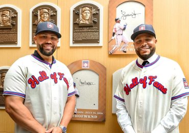Carlos Beltrán y Andruw Jones vistan Cooperstown tras su elección al Salón de la Fama