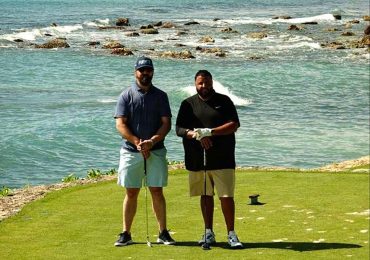 Video | DJ Khaled juega golf en Casa de Campo mientras disfruta de un Arturo Fuente Opus X junto a Ciro Cascella