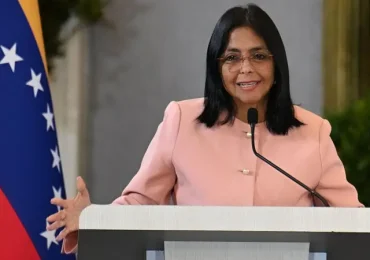Delcy Rodríguez solicita viaje a EE. UU. en medio de tensiones entre Caracas y Washington