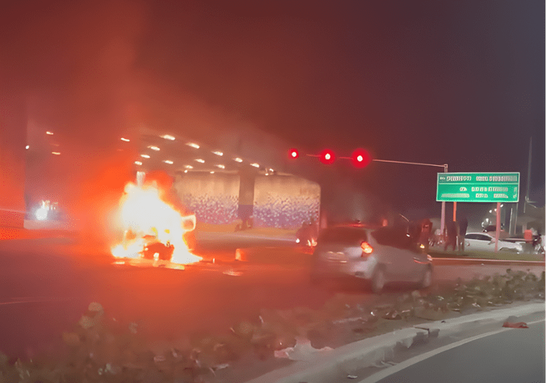 Reportan accidente en Las Américas; se presume dos personas fallecieron