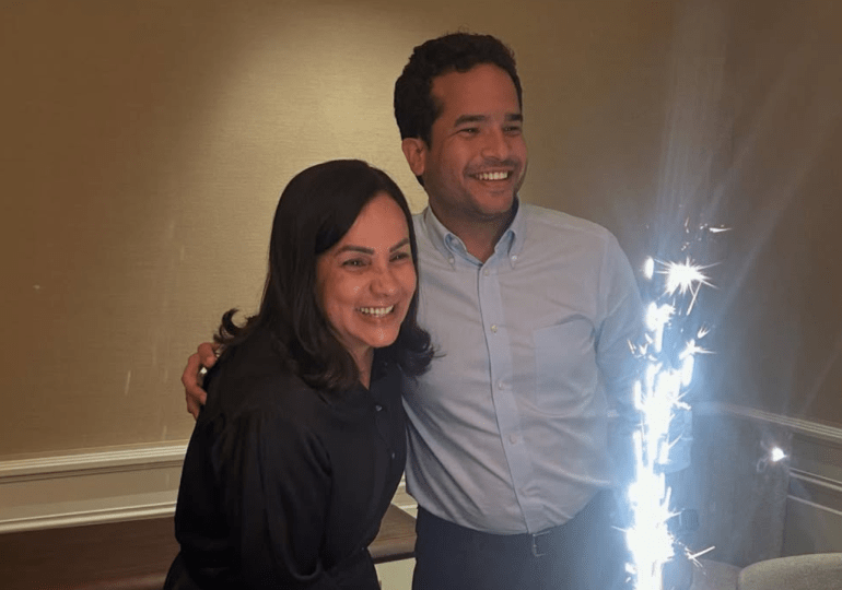 Omar Fernández celebra el cumpleaños de su madre compartiendo mensaje de gratitud