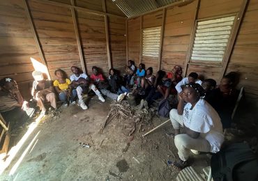 Video | Ejército detiene grupo de indocumentados que se ocultaba en vivienda desocupada en Mao