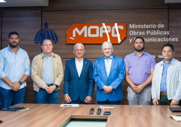 El senador Ricardo de los Santos y el ministro Eduardo Estrella dan seguimiento a plan de asfaltado en Sánchez Ramírez