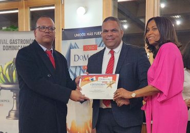 Foro DoMadrid reconoce en España a Moisés González por su trayectoria periodística