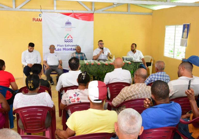 Hecmilio Galvan apoya agricultores de la provincia Duarte