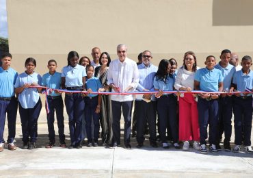 Presidente Abinader inaugura Centro Educativo León Romilio Rodríguez Ventura tras más de una década de espera en Carrera de Yeguas, Las Matas de Farfán