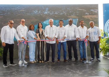 Presidente Abinader y Wellington Arnaud inauguran planta de tratamiento de aguas residuales, mejora del alcantarillado sanitario y ampliación y habilitación de acueductos