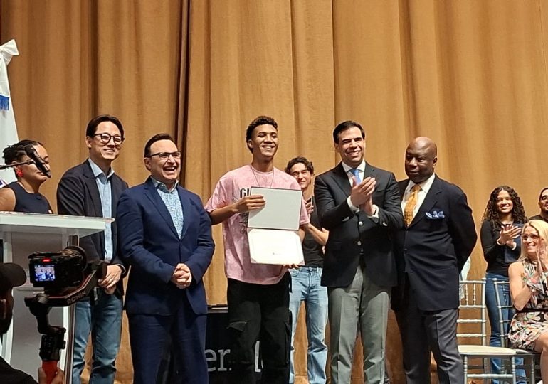 Berklee College of Music otorga 43 becas a estudiantes dominicanos