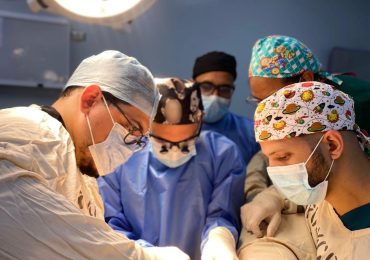 SNS registra récord histórico en cirugías con aumento de 34.3% en 2025