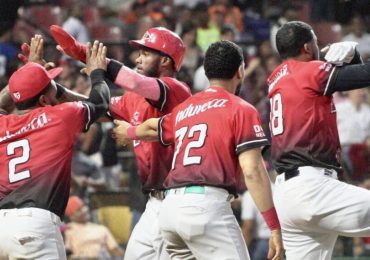 Escogido se despega en primer lugar y Toros pierden cuarto juego seguido
