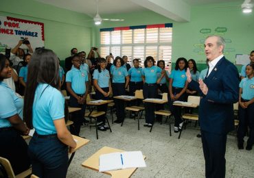Presidente Abinader imparte docencia de Educación Moral, Cívica y Ética Ciudadana y destaca su aporte a la formación de mejores ciudadanos y dominicanos