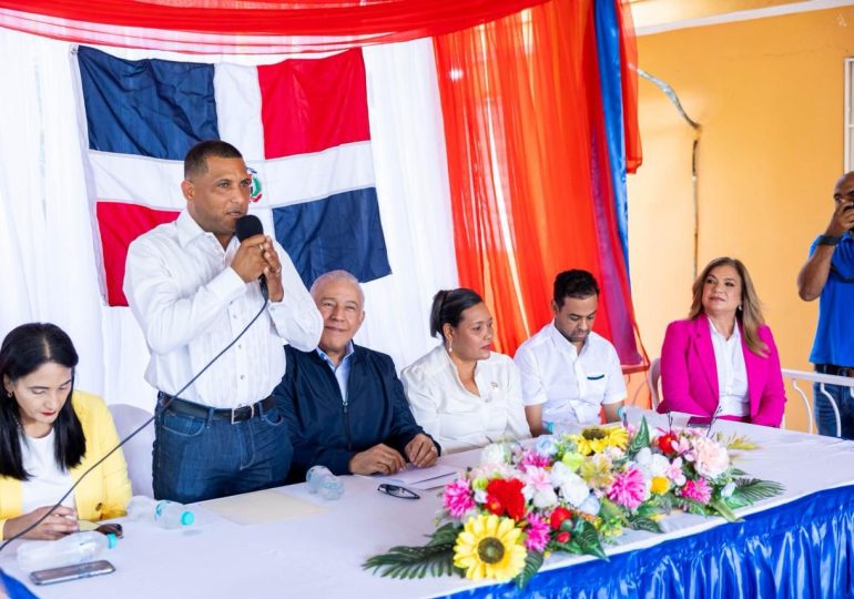 Gobierno entrega más de RD$85 millones para construcción de obras en Azua