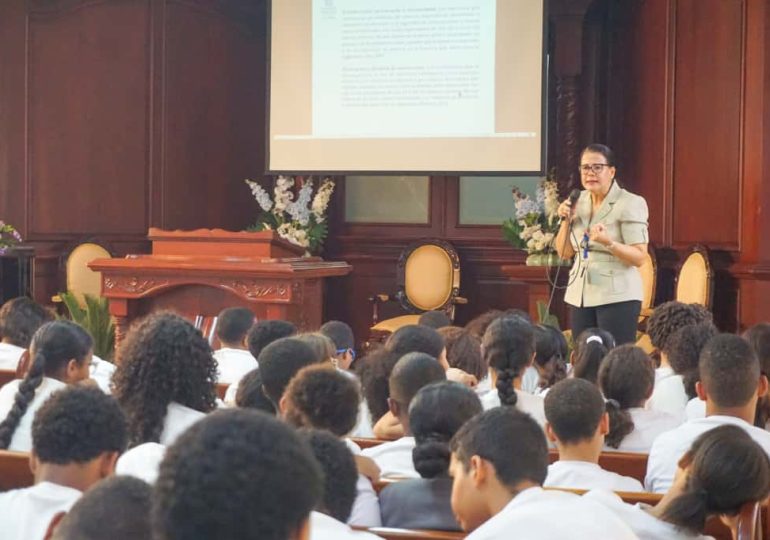 Ministerio Público orienta a estudiantes de secundaria sobre responsabilidad vial