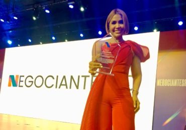 Grey Padilla recibe reconocimiento por su trayectoria empresarial en “Negociantes RD 2026”