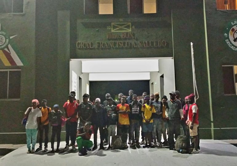 Ejército detiene 28 migrantes haitianos localizados con vigilancia de drones en Dajabón