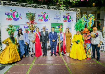Alcaldía de Santiago da el "Banderazo de Honor": Lanza oficialmente el Carnaval de Santiago 2026