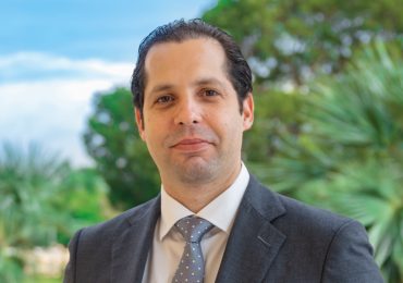 Bournigal afirma que mercado de valores financia 32 proyectos turísticos en 10 provincias del país