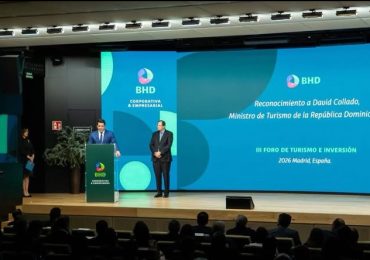 VIDEO | Banco BHD destaca compromiso con turismo de República Dominicana; rinde homenaje a David Collado