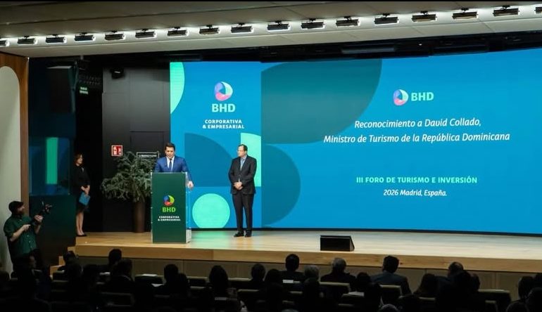 VIDEO | Banco BHD destaca compromiso con turismo de República Dominicana; rinde homenaje a David Collado