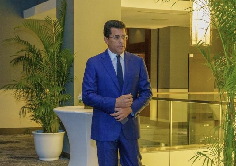 VIDEO | Ministro David Collado se le salen las lágrimas tras recibir reconocimiento del BHD